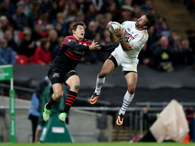 サラセンス対トゥールーズ、ハイネケンカップ　2013-2014：ウェンブレーでプアントロノ選手が飛ぶ。