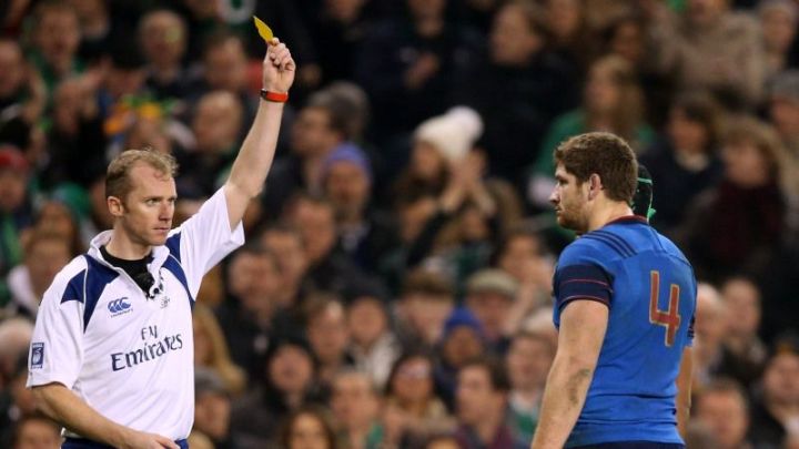 バカの目で「びっくり、私じゃない！」みたい。あのパペ選手いつ考えるの？　・・・